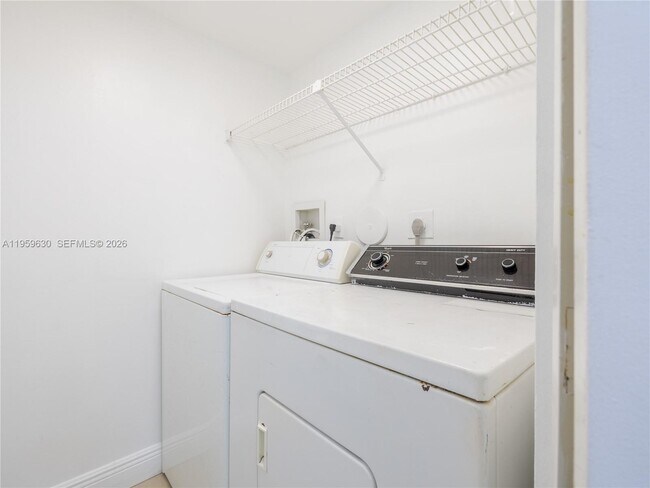 Building Photo - 9955 Westview Dr