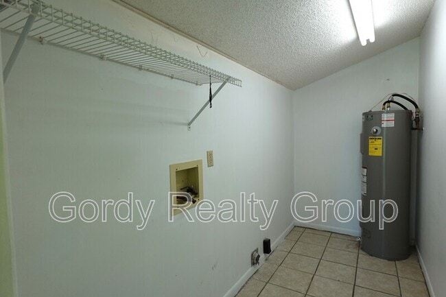 Building Photo - 3153 Redbud Ln