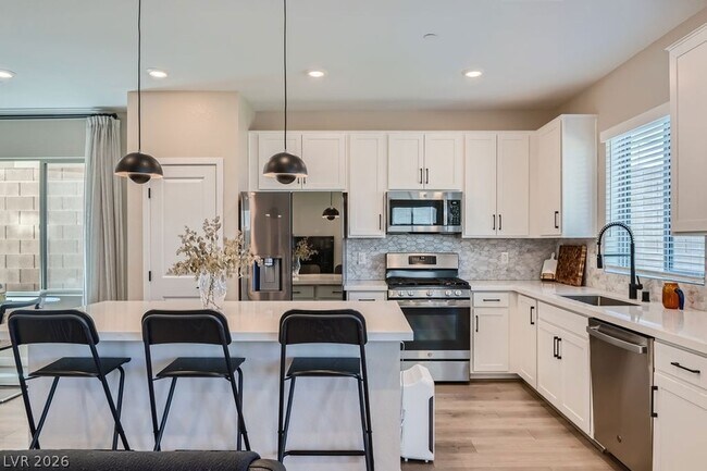 Building Photo - 11604 Desert Hollow Avenue