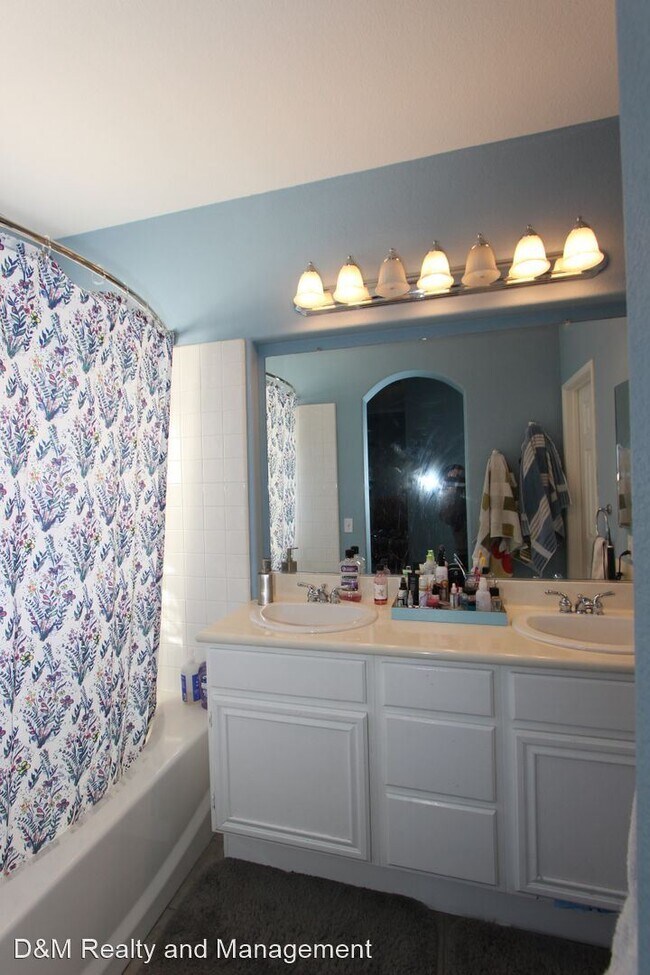 Building Photo - 3 br, 2.5 bath House - 11161 Caminito Arcada