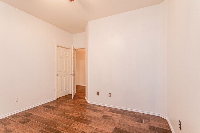 Building Photo - 1235 Blackthorn Dr