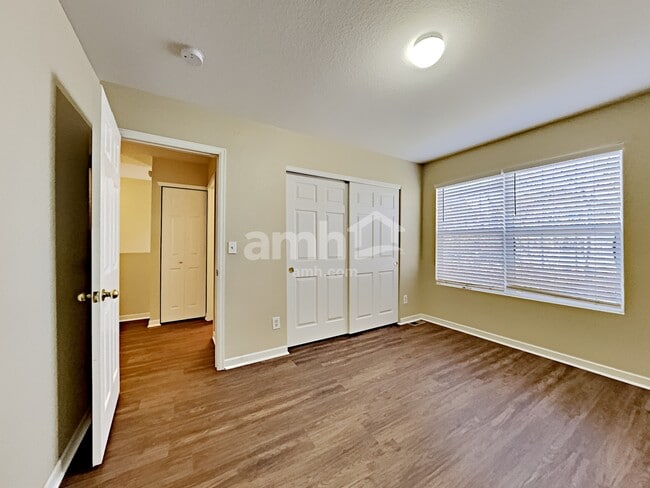 Building Photo - 1638 S Buckley Way