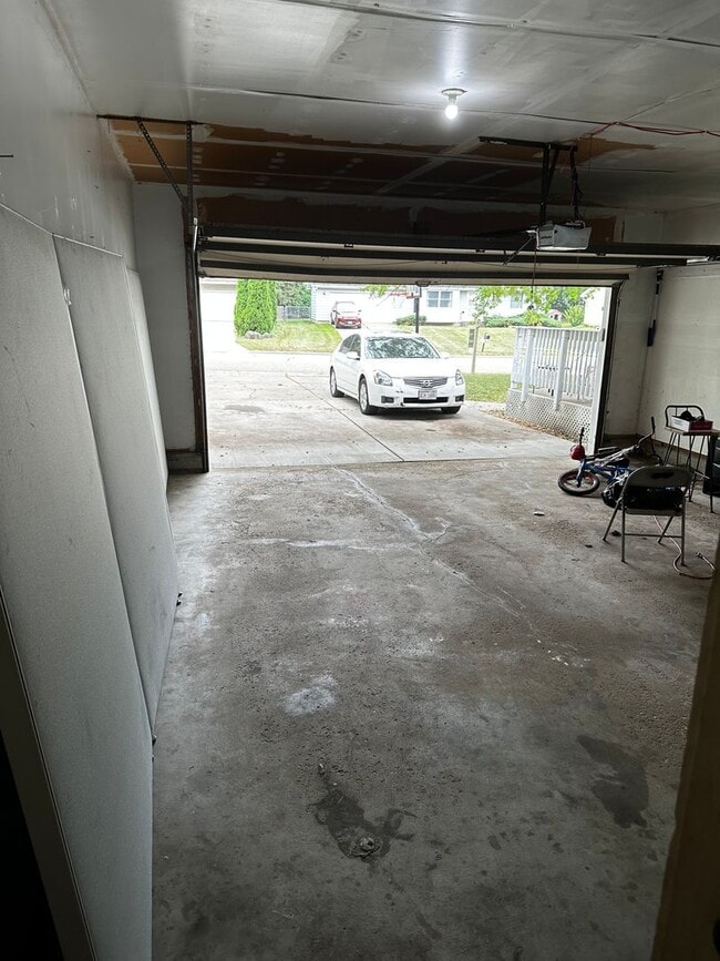 Building Photo - 1837-1837 Post Rd