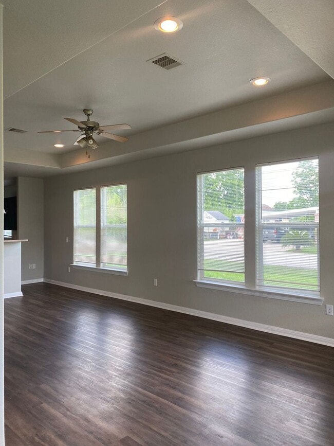 Building Photo - Charming 2 BR / 2 BA Beaumont home — updat...