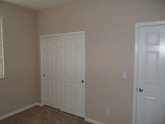 Building Photo - SOUTHERN HIGHLANDS 3 BEDROOM, 3 BATH HOME