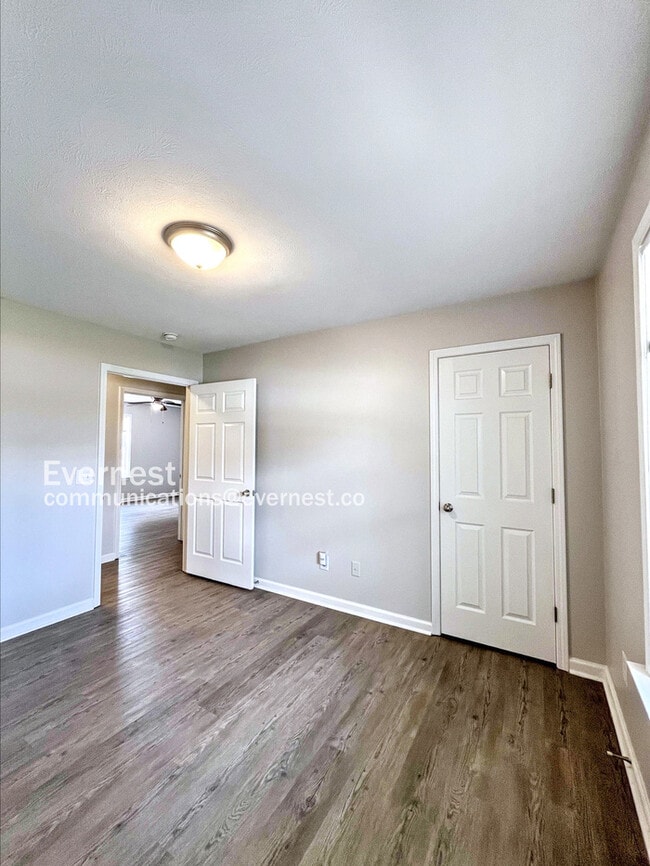 Building Photo - 1604 Mary Ct