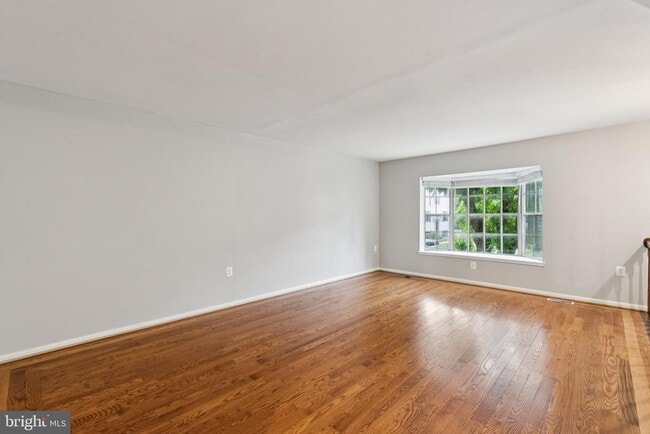 Building Photo - 5790 Burke Towne Ct