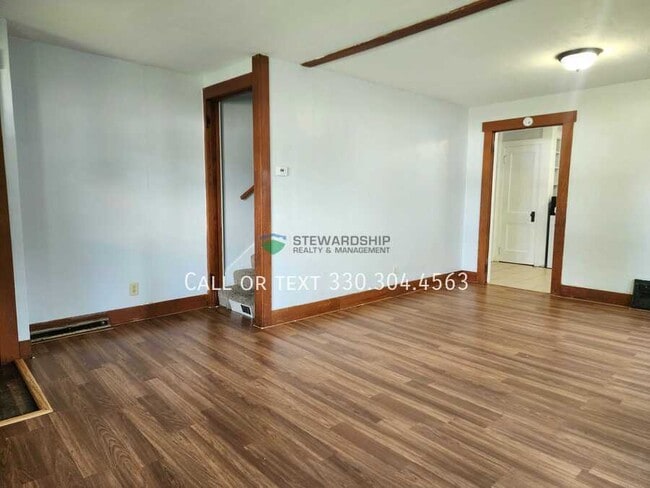 Building Photo - 461 Elson St