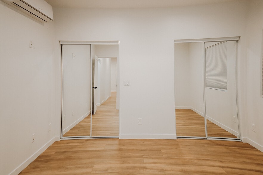 Master bedroom - 233 E 25th St