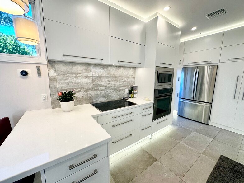 Primary Photo - 2315 24th St