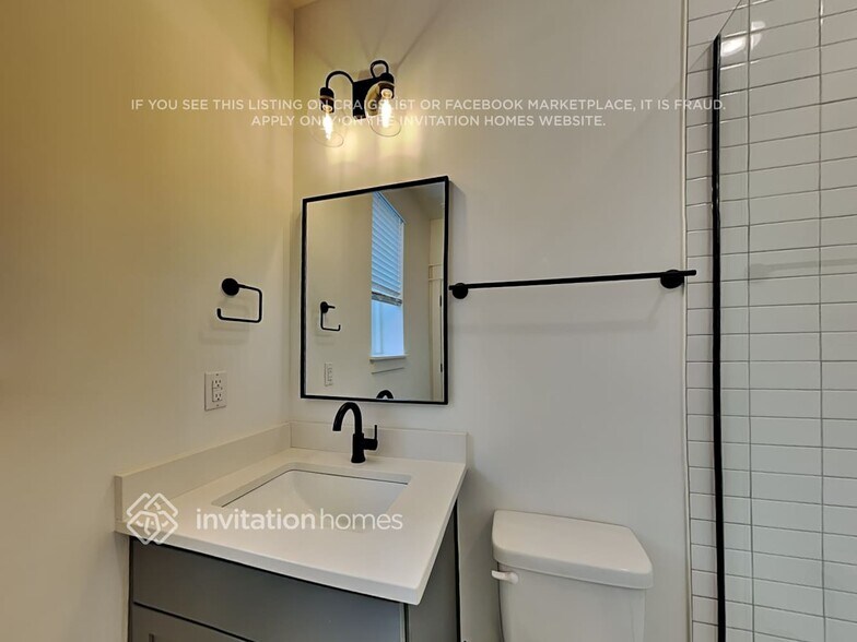 Building Photo - 428 38th Ave N