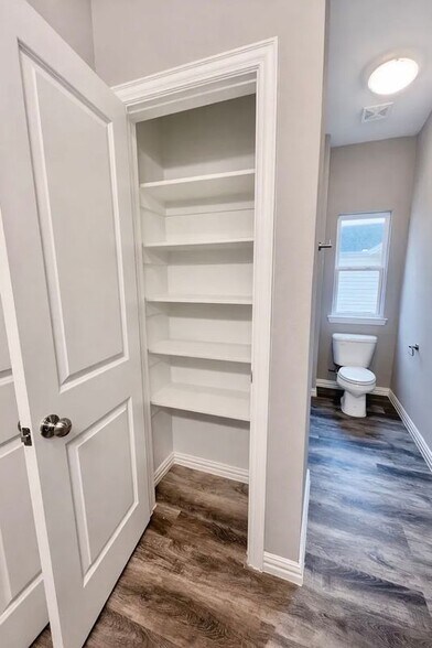 Building Photo - 2109 Bluebonnet Ave