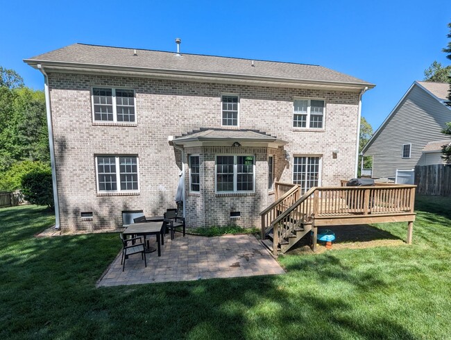 Building Photo - 4980 Westmoreland Dr