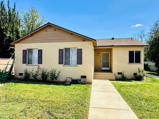 Building Photo - 1375 N Sunflower Ave