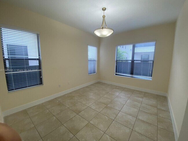 Building Photo - 3334 W 96 Pl