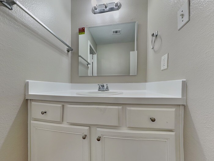 Building Photo - 10515 Berclair Dr