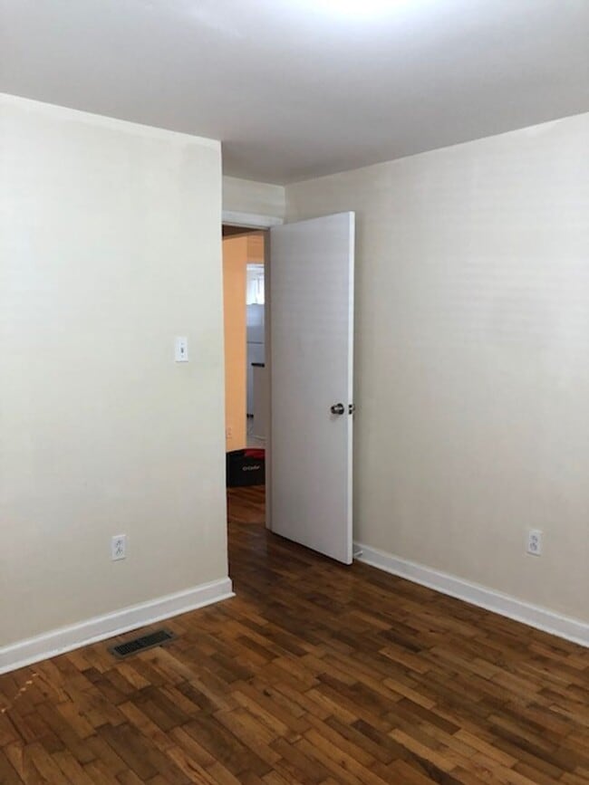 Building Photo - 414 E Park Ave