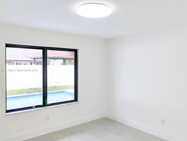 Building Photo - 20615 NE 9th Ct