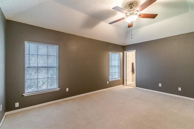 Building Photo - 6015 Henniker Dr