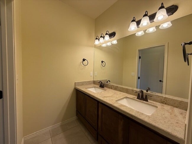 Building Photo - Escondido Townhomes