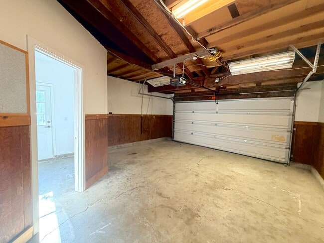 Building Photo - Eastside Single-Story Home with Updates & Private Yard