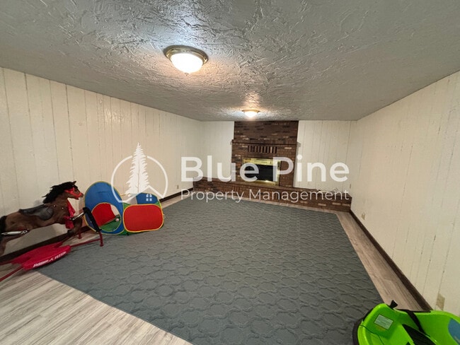 Building Photo - 2014 Tiffany Dr