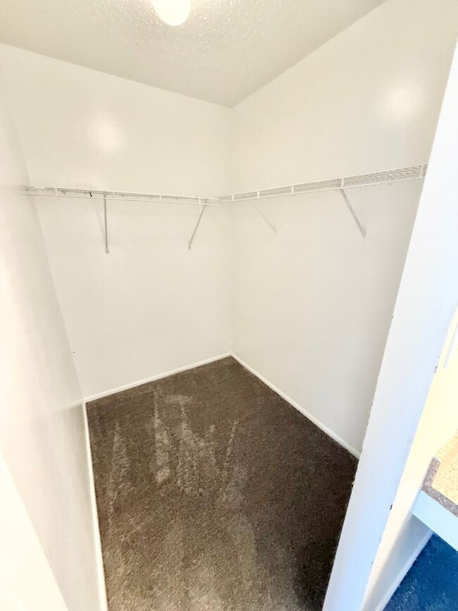 Building Photo - HURRY!!!***2 BED Condo/Downstairs unit/ W,S&T INCLUDED!!