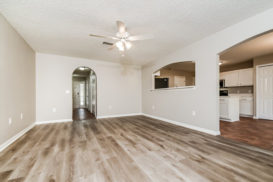Building Photo - 10415 Opus Dr