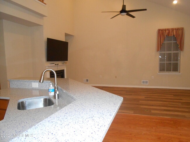 Building Photo - 10 Headwaters Pl