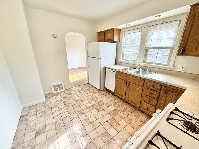 Building Photo - 824 Bellflower Ave NW