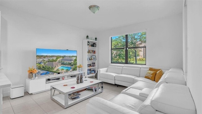 Building Photo - 304 NW 36th Ave