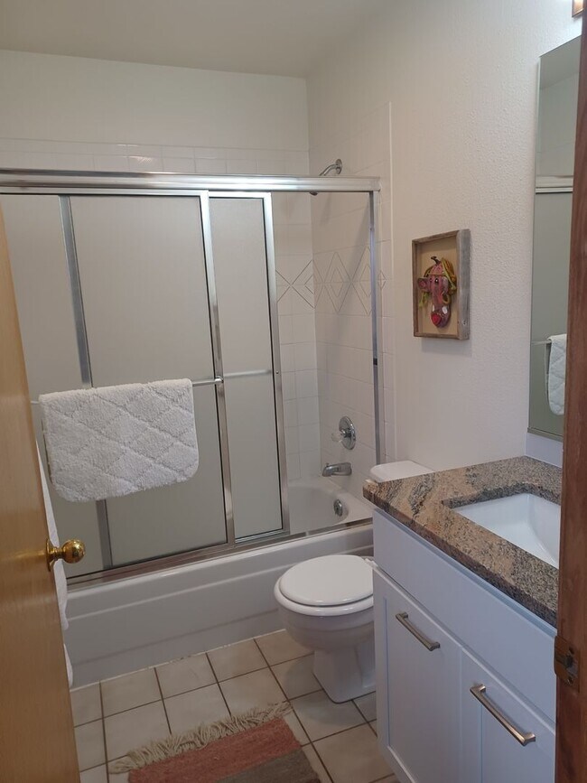 Building Photo - Light Bright 2 BDR plus Loft 3BATH SEASONAL WINTER RENTAL 2025-2026