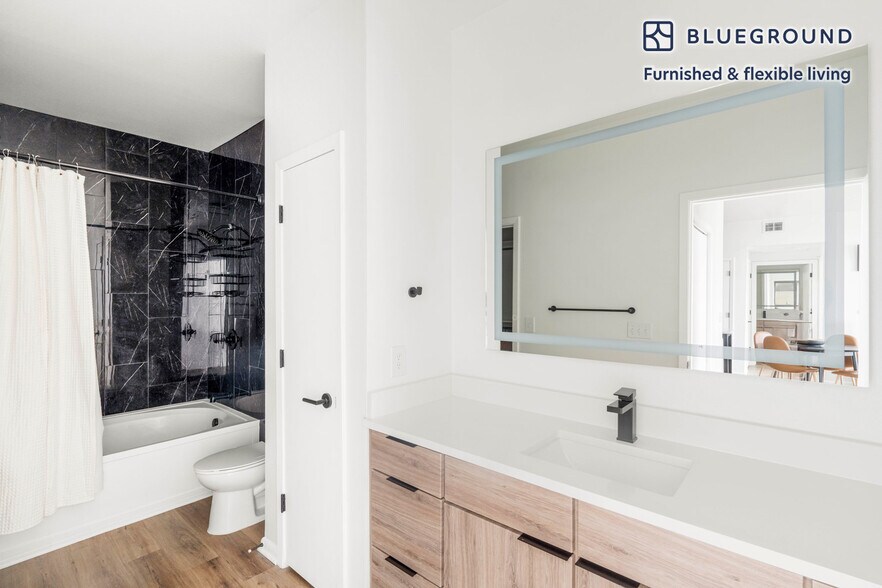 Building Photo - 3210 Esperanza Crossing