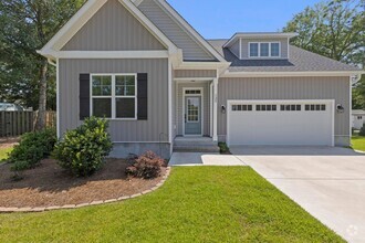 Building Photo - Modern Farmhouse Style with LARGE fenced lot