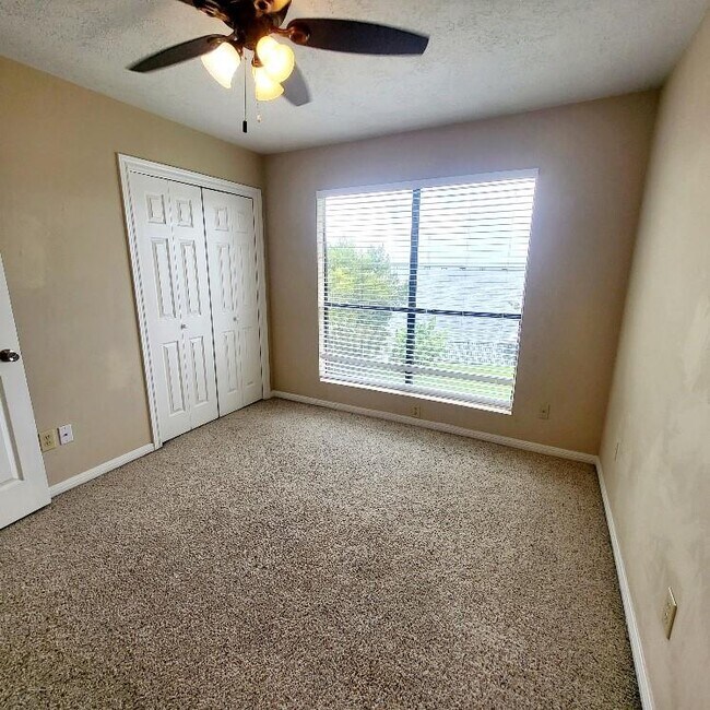 Building Photo - 16430 Clearwater Cir