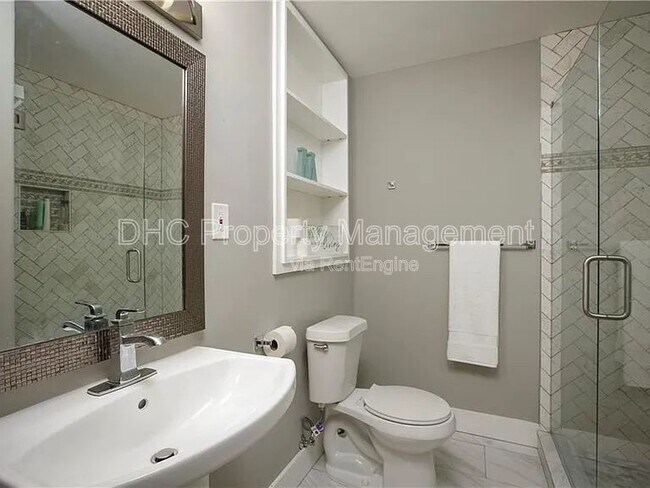 Building Photo - 2526 Brentwood Rd