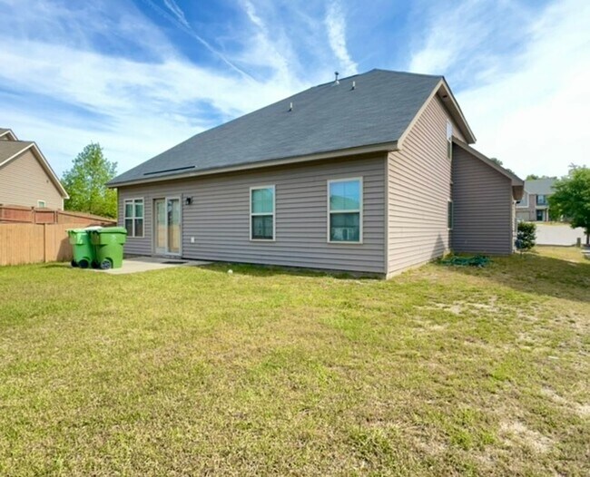 Building Photo - Experience the perfect blend of comfort & modern living in this beautiful home located in Northea...