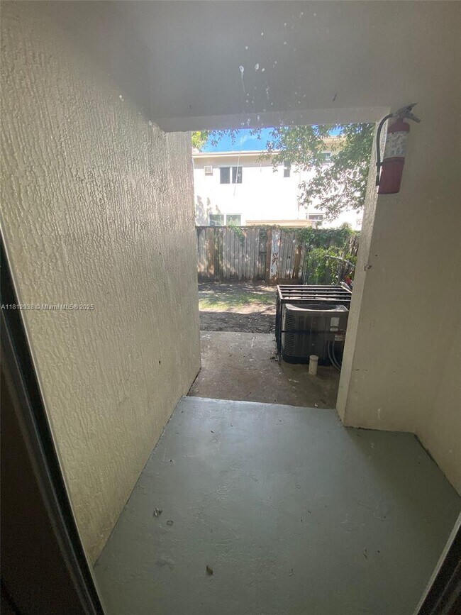 Building Photo - 5447 NW 5th Ct