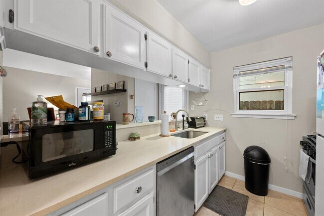 Building Photo - 12817 Hymeadow Dr