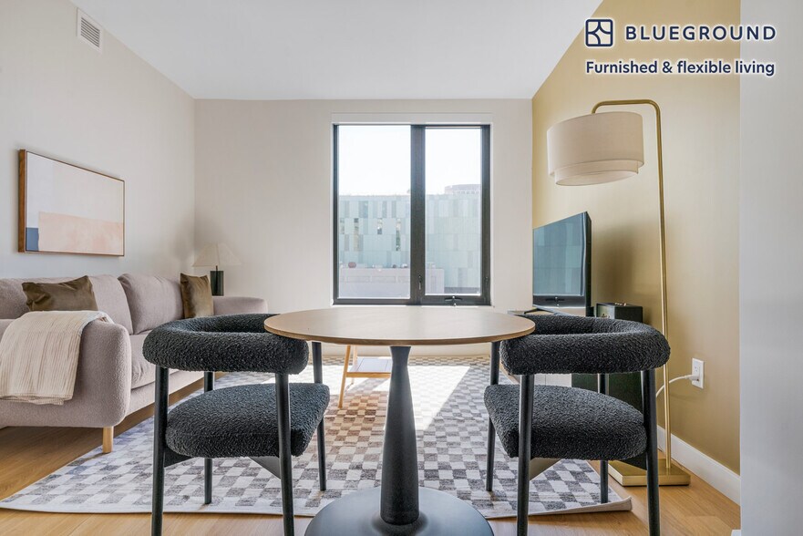 Building Photo - 1300 Yards Pl SE