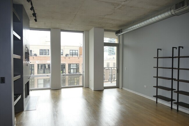 Building Photo - 720 N Larrabee St