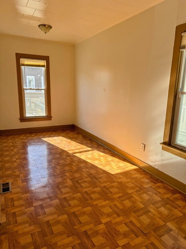 Building Photo - 34 Radio St