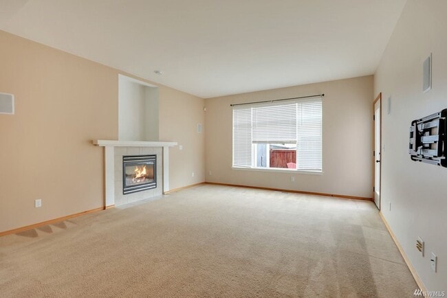 Building Photo - Beautiful home on corner lot!
