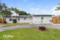 Building Photo - 811 Evergreen Dr