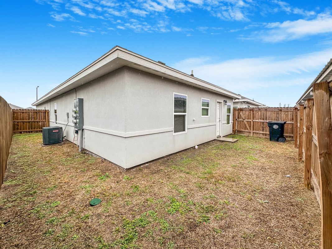 Building Photo - 1813 Stauffers St