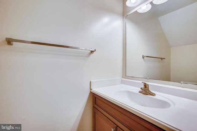 Building Photo - 510 Colecroft Ct