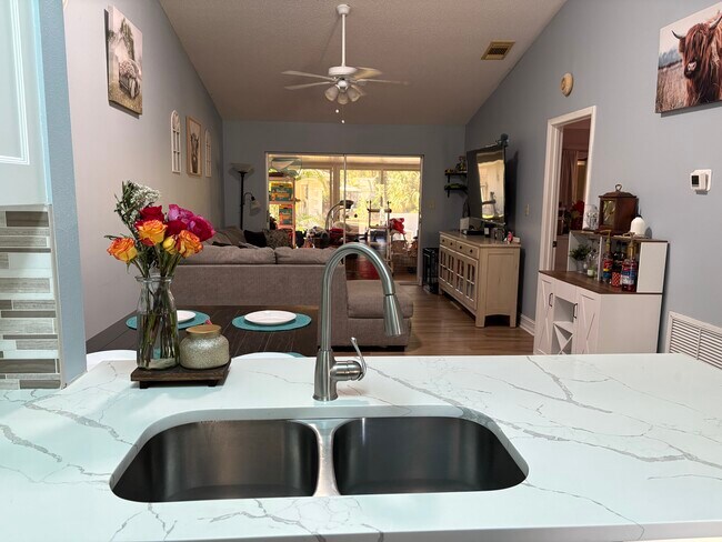 Building Photo - 746 N Jefferson Ave