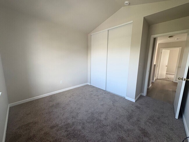 Building Photo - 3 Bedroom In Brentwood