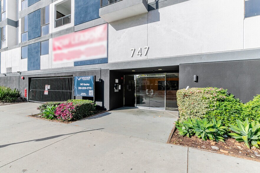 Building Photo - 747 Gayley Ave