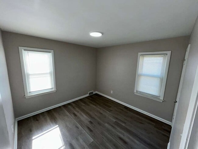 Building Photo - Fully Renovated 3 Bedroom Bungalow